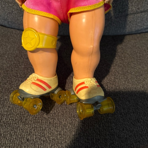 Vintage Tyco Roller Skating Doll w/ Light-Up Skates Pink Outfit 1980s - Picture 3 of 7